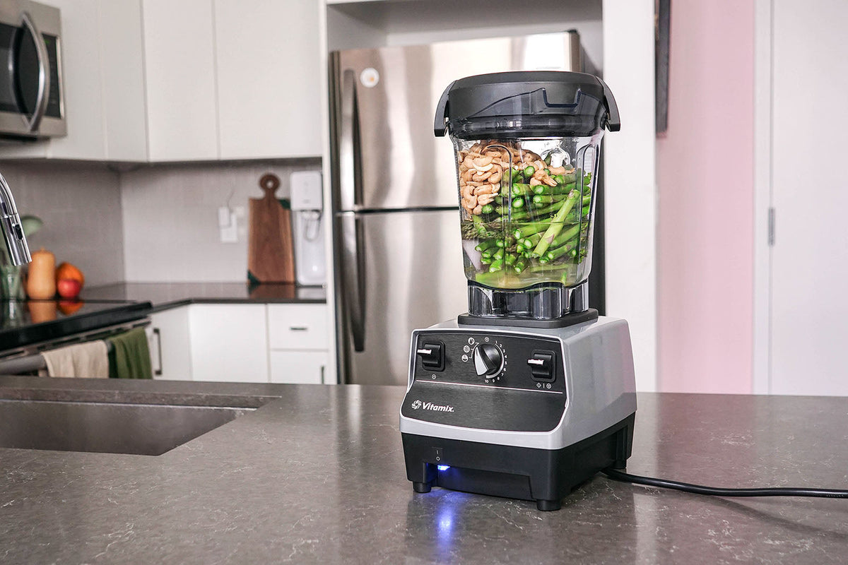 Vitamix 6500 Professional-Grade Blender, 64 oz Container, Platinum